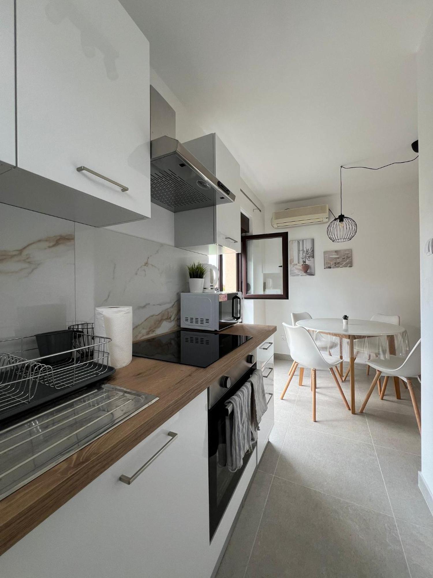 Maestral Apartment Njivice